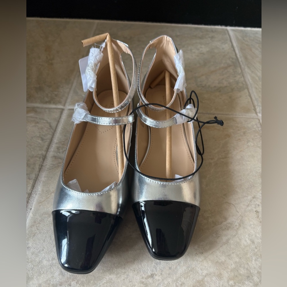 Liz Claiborne Black And Silver NWT Size 6.5 Dress Shoes